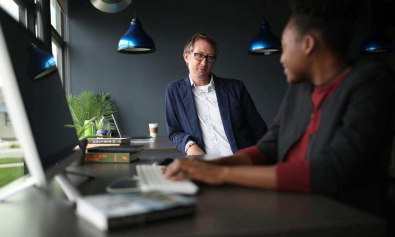 Команда работает над анализом успешных краудфандинговых стратегий